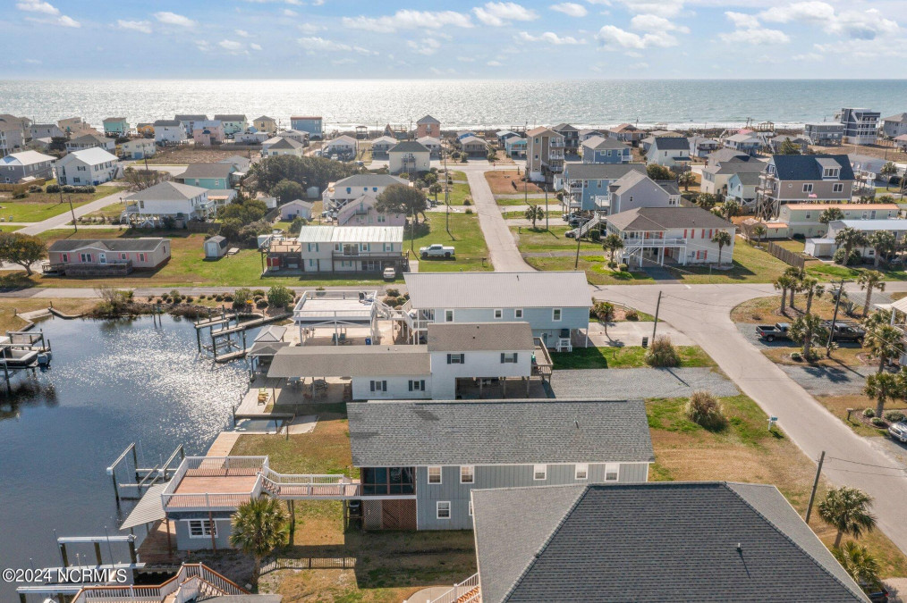 6020 6th St Surf City, NC 28445