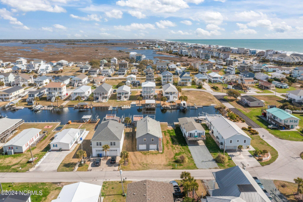 6020 6th St Surf City, NC 28445