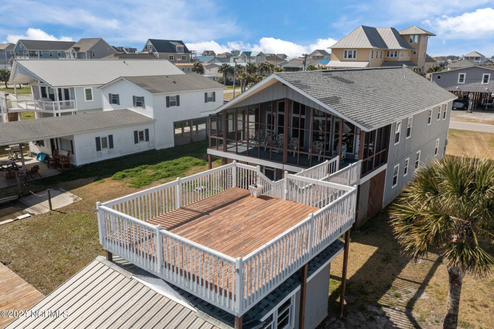 6020 6th St Surf City, NC 28445