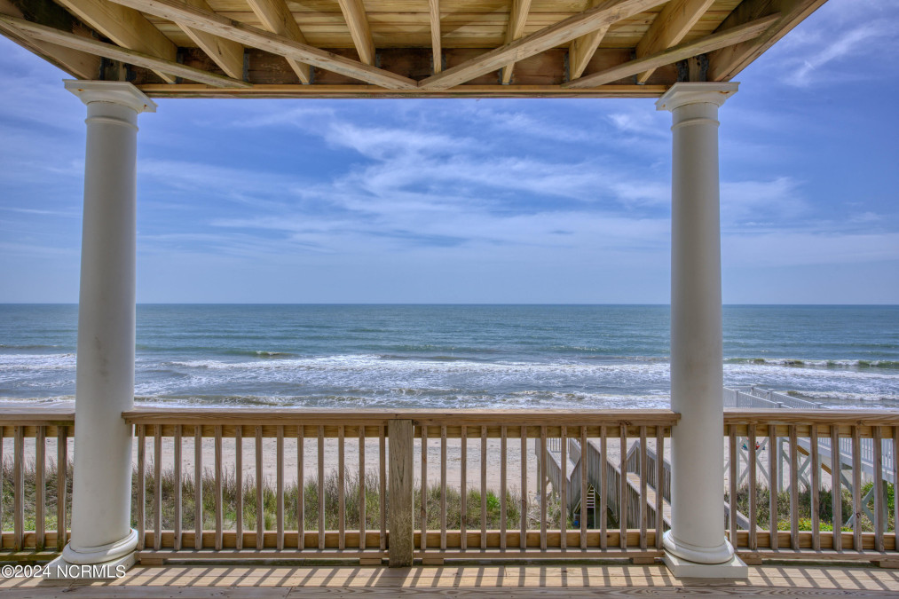 31 Porpoise Pl North Topsail Beach, NC 28460