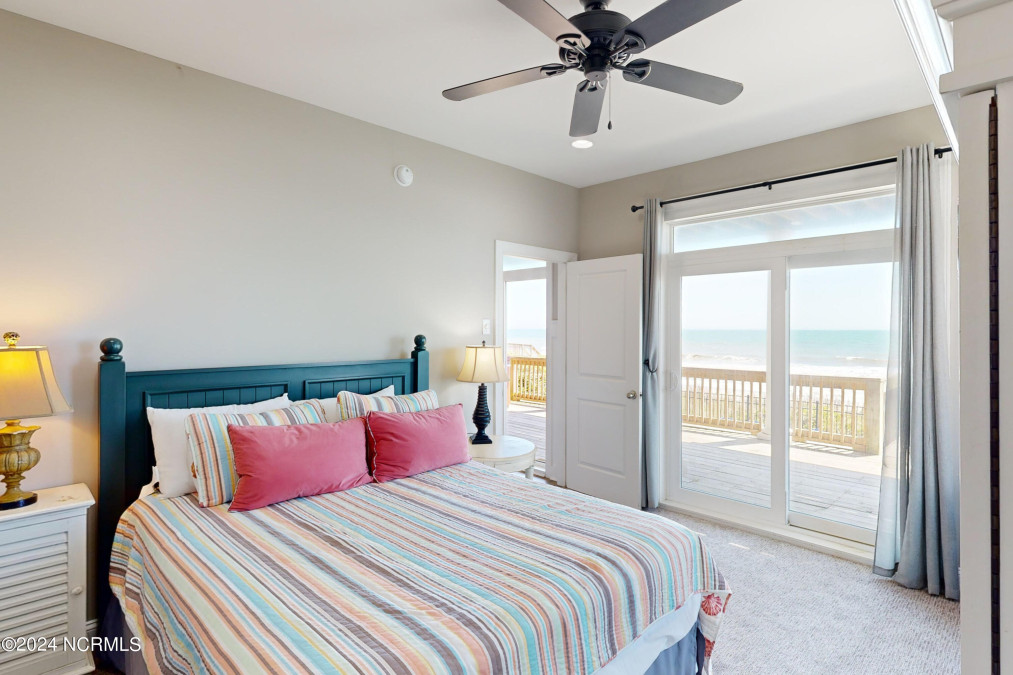 31 Porpoise Pl North Topsail Beach, NC 28460