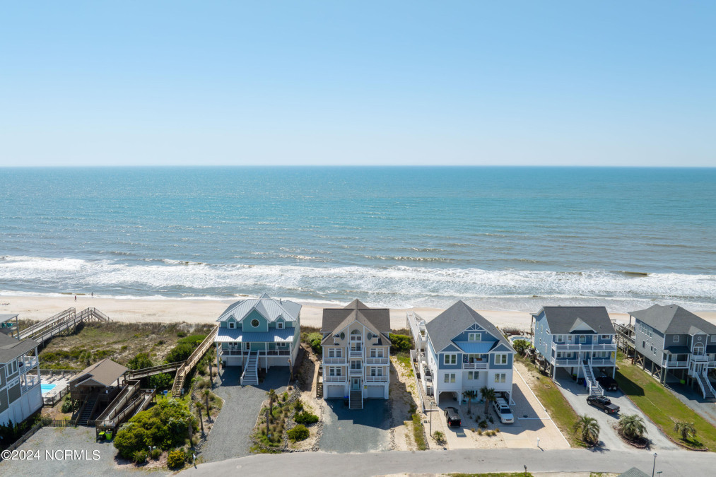 31 Porpoise Pl North Topsail Beach, NC 28460