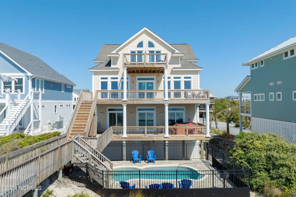 31 Porpoise Pl North Topsail Beach, NC 28460