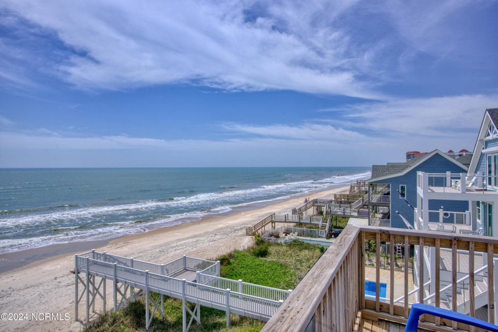 31 Porpoise Pl North Topsail Beach, NC 28460