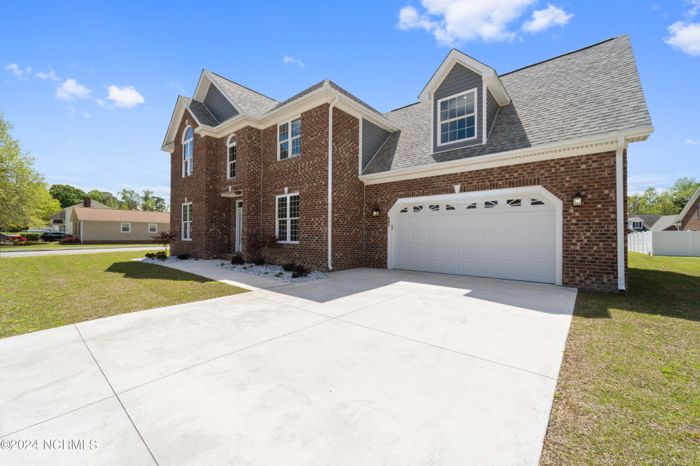 401 King Richard Ct Jacksonville, NC 28546