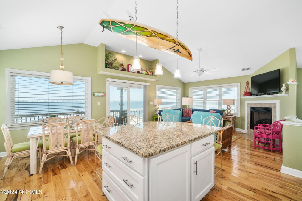 4304 Emerald Dr Emerald Isle, NC 28594