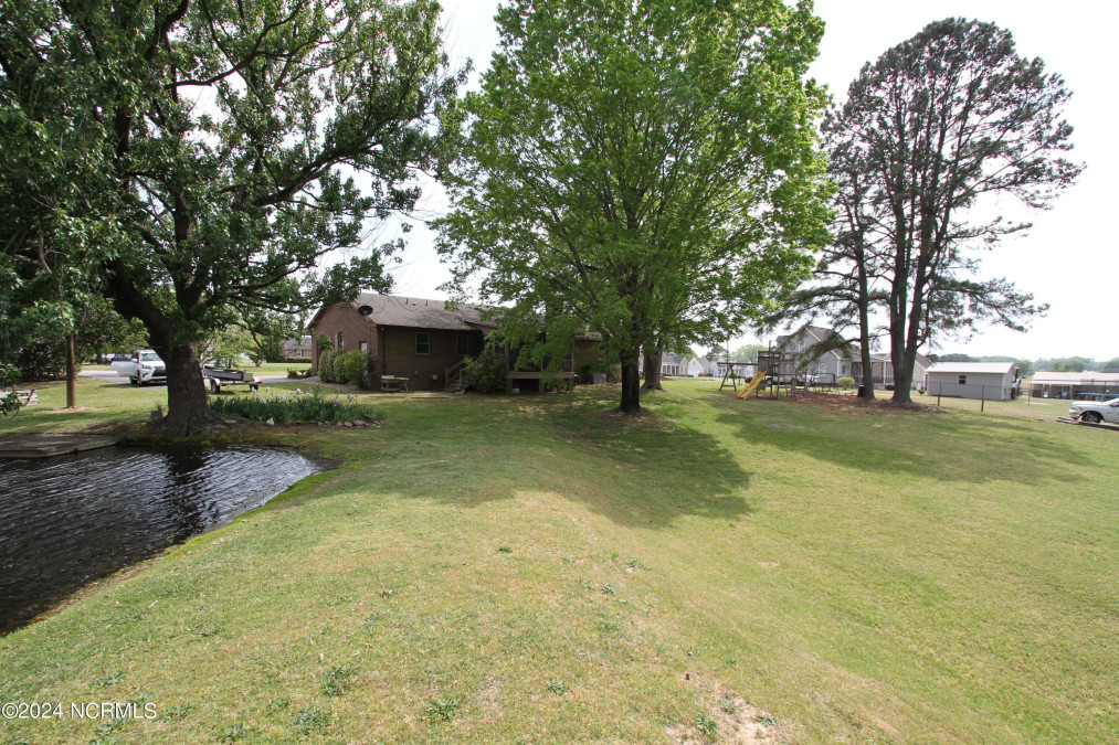 8270 Bend Of The River Rd Rocky Mount, NC 27803