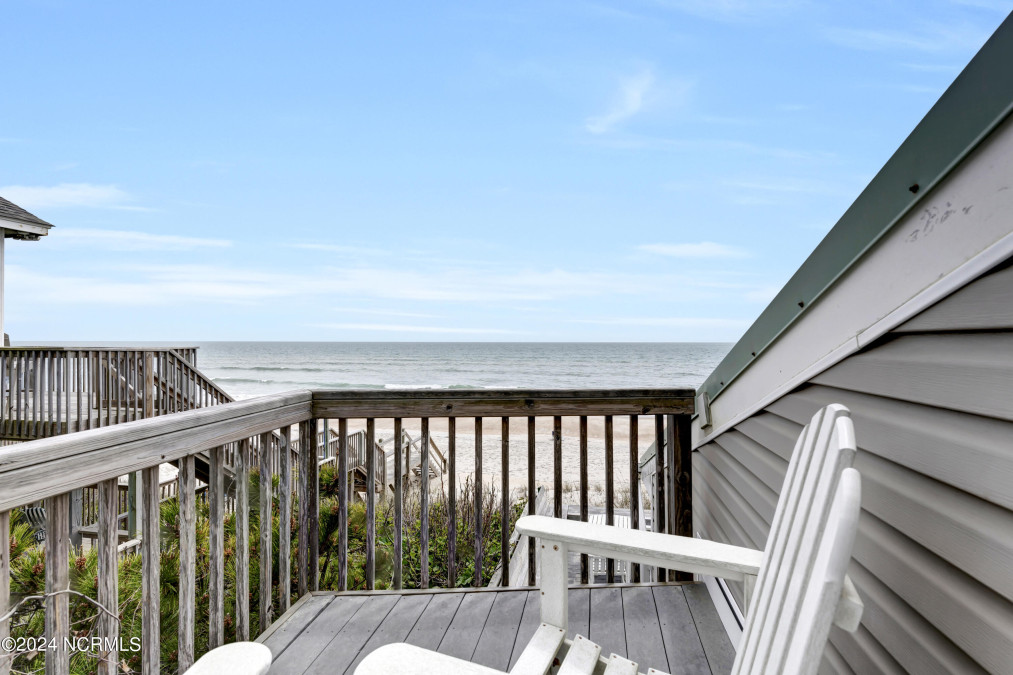 1812 Shore Dr Surf City, NC 28445