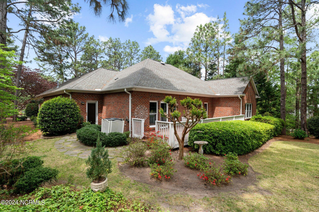 34 Talamore Dr Southern Pines, NC 28387