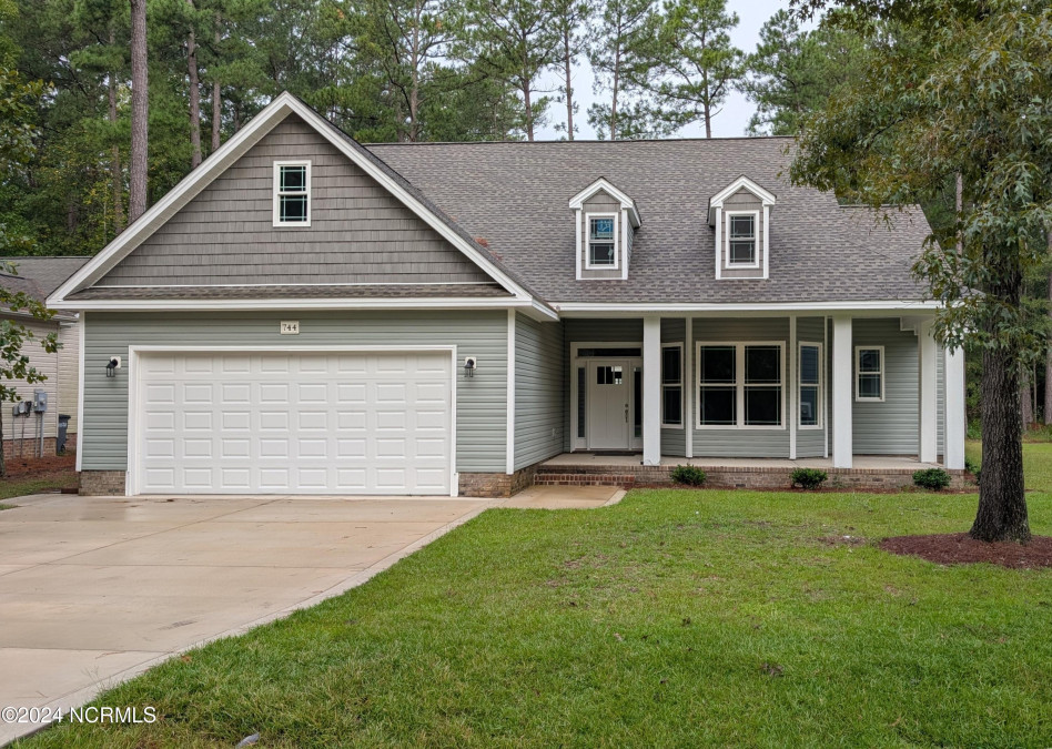 744 Riverbirch Dr Vass, NC 28394