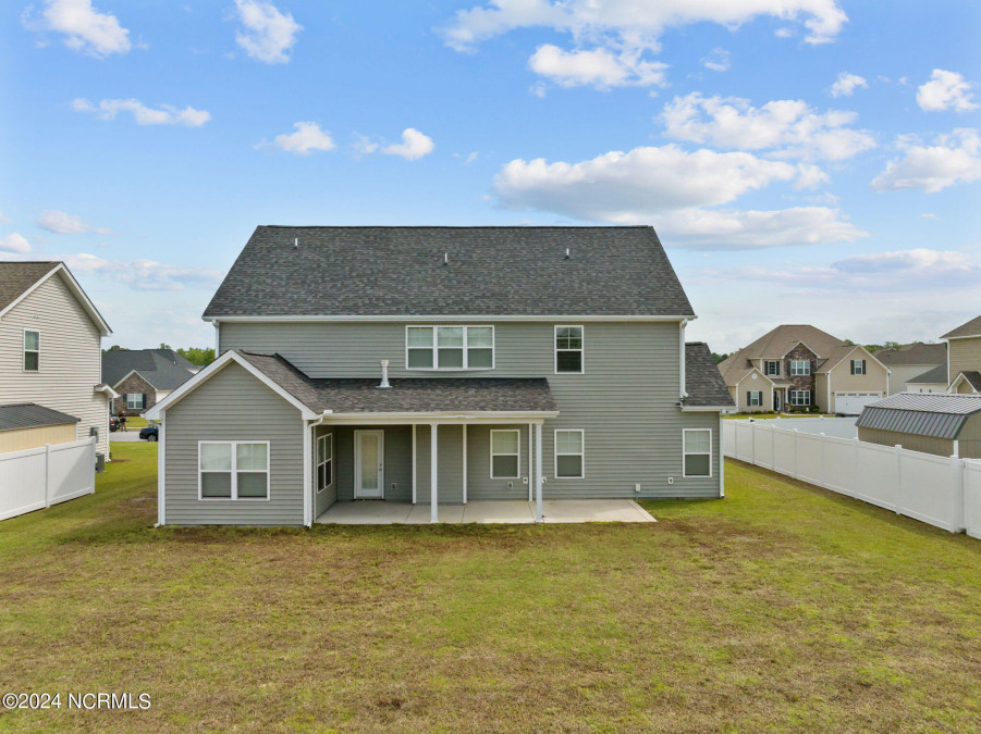 2752 Chalet Cir Winterville, NC 28590