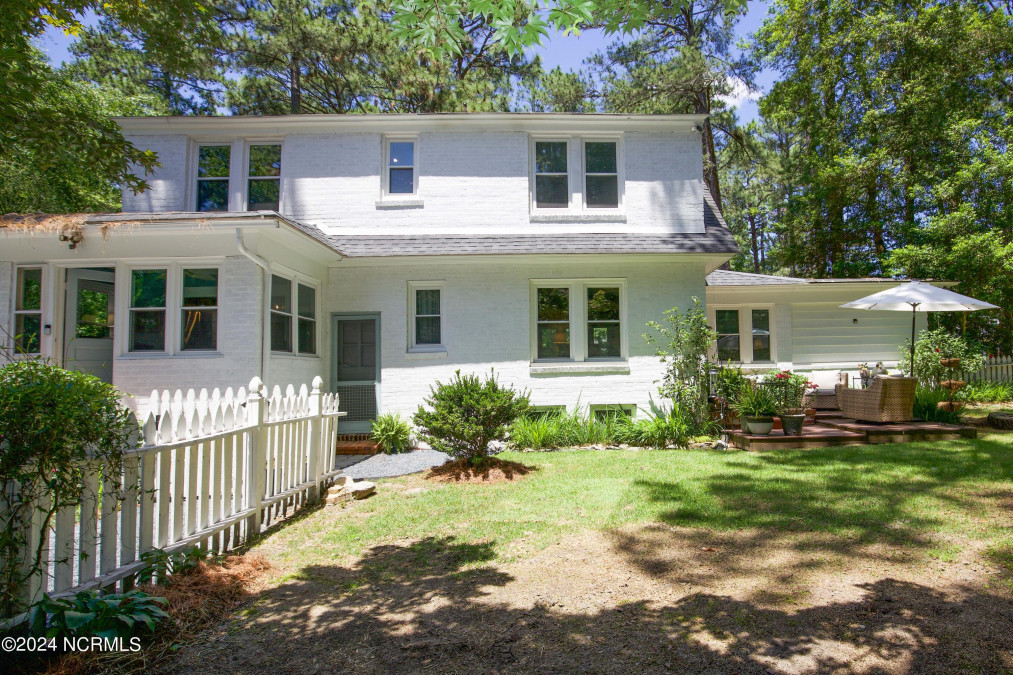 320 Morganton Rd Southern Pines, NC 28387