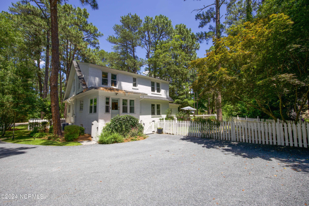 320 Morganton Rd Southern Pines, NC 28387