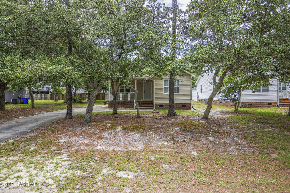 116 25th St Oak Island, NC 28465