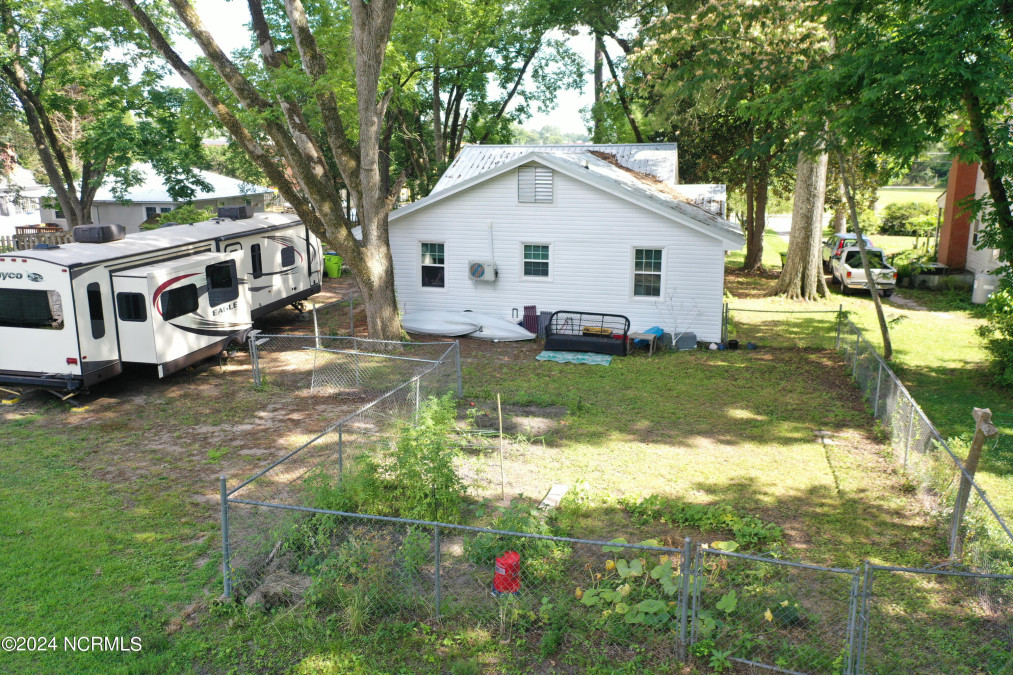 312 Nance St Whiteville, NC 28472