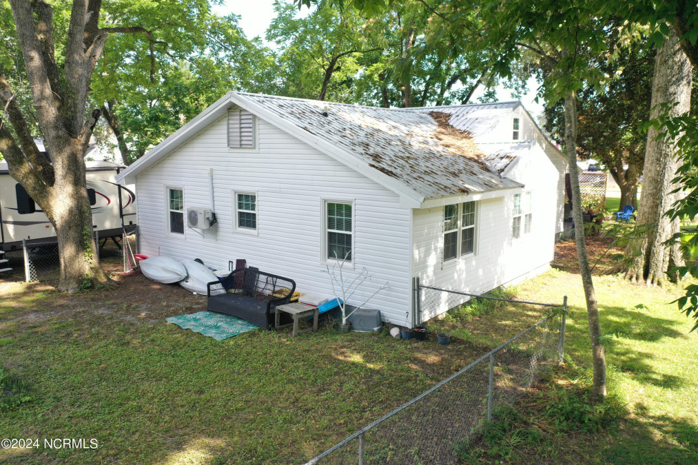 312 Nance St Whiteville, NC 28472