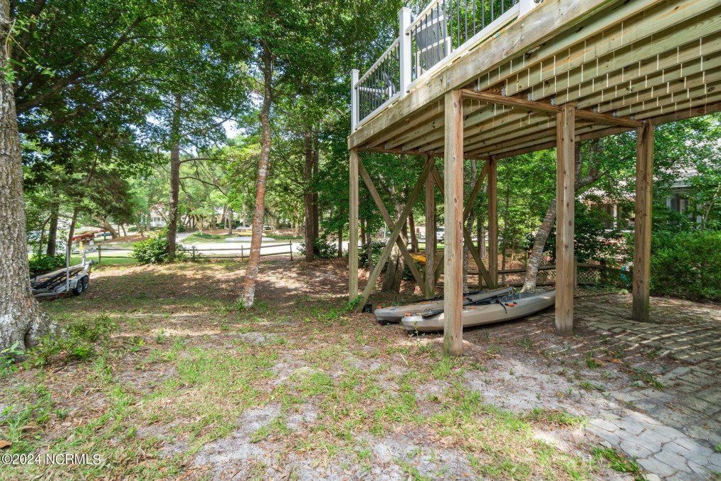 104 Teak Ct Pine Knoll Shores, NC 28512