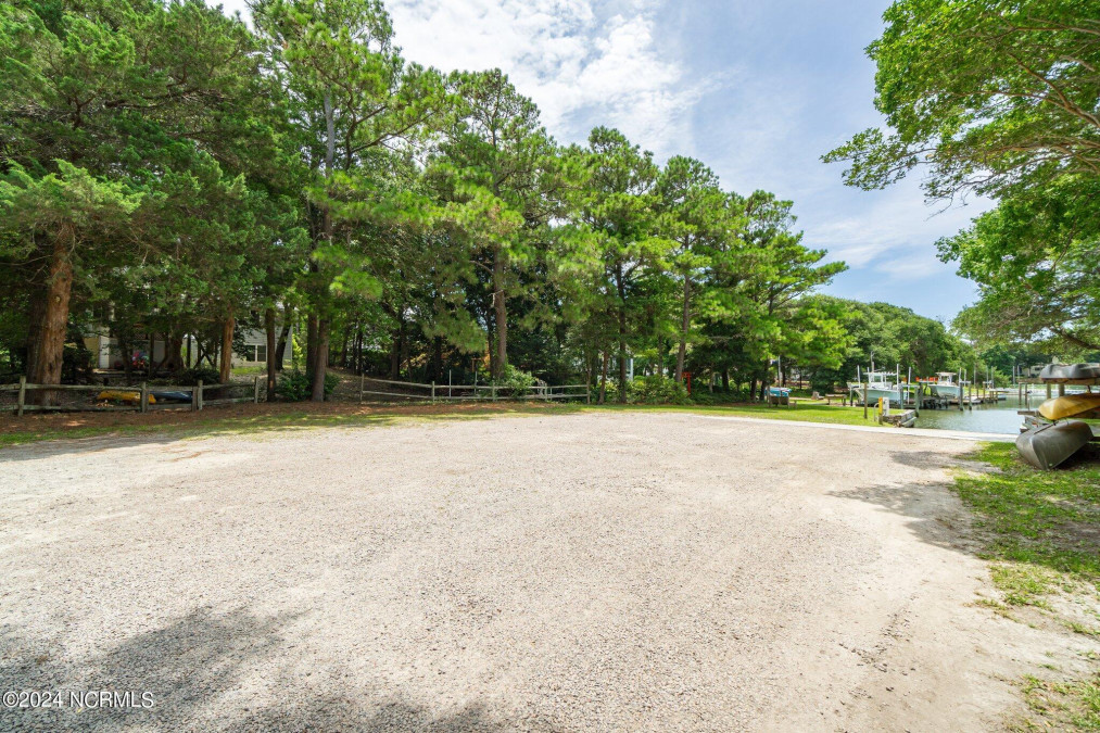 104 Teak Ct Pine Knoll Shores, NC 28512