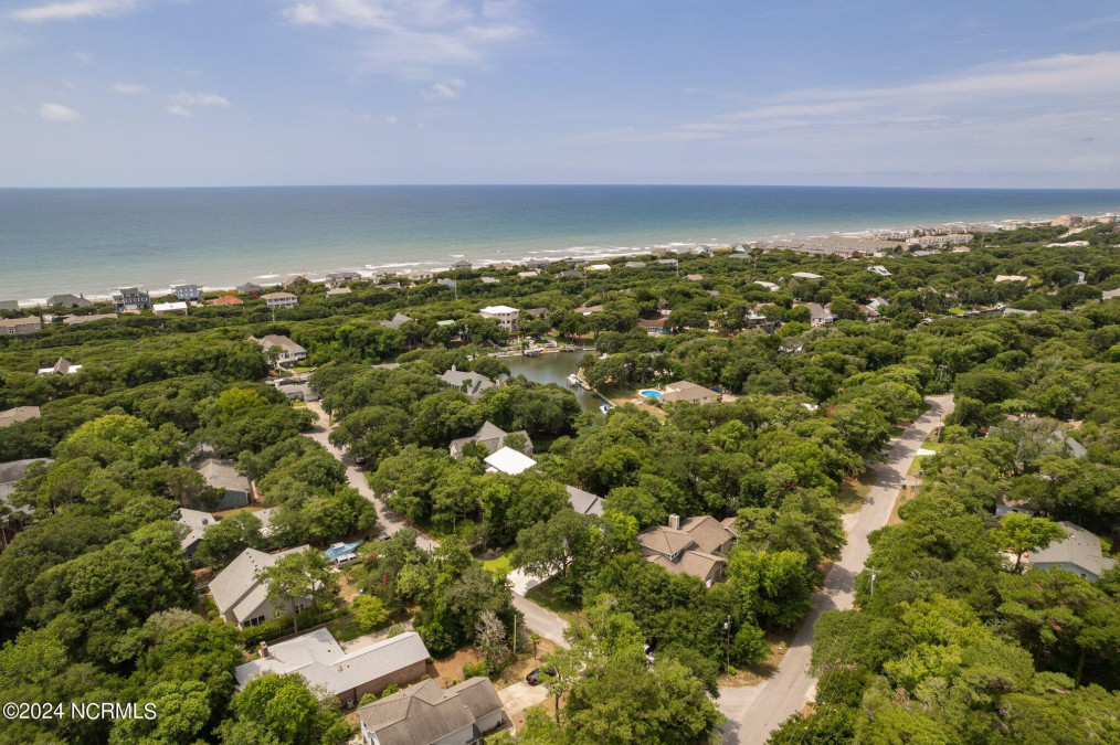 104 Teak Ct Pine Knoll Shores, NC 28512