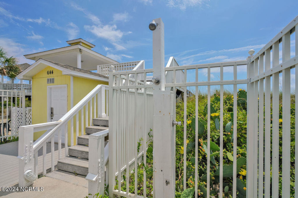 824 Settlers Ln Kure Beach, NC 28449