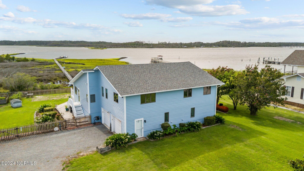 221 Lawrence Rd Beaufort, NC 28516