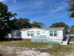 385 Diamond City Dr Harkers Island, NC 28531