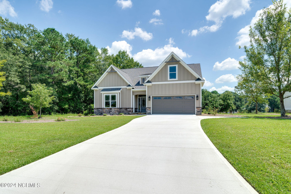 135 Sycamore Lakes Dr Wallace, NC 28466