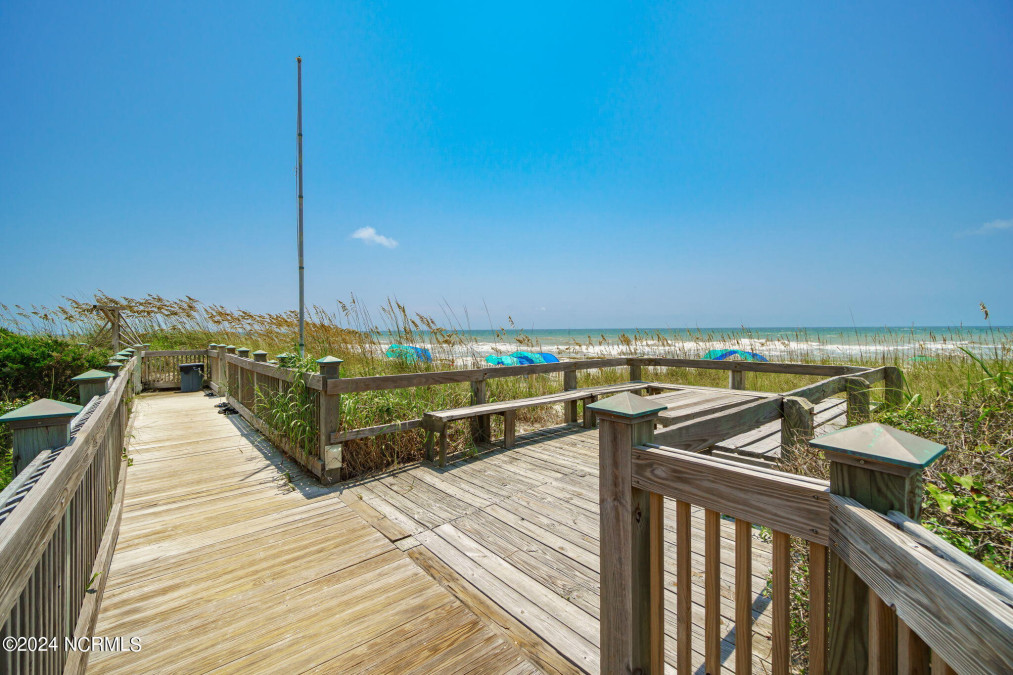 331 Salter Path Rd Pine Knoll Shores, NC 28512