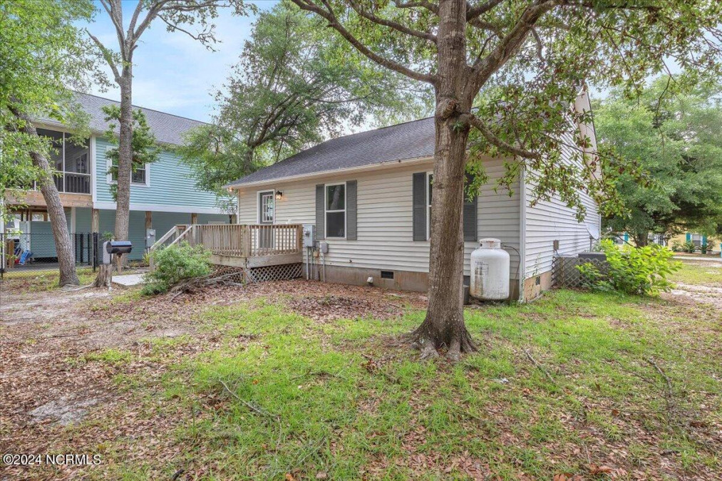 121 19th St Oak Island, NC 28465