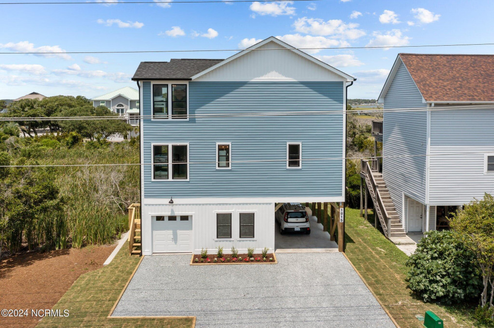 1015 Topsail Dr Surf City, NC 28445