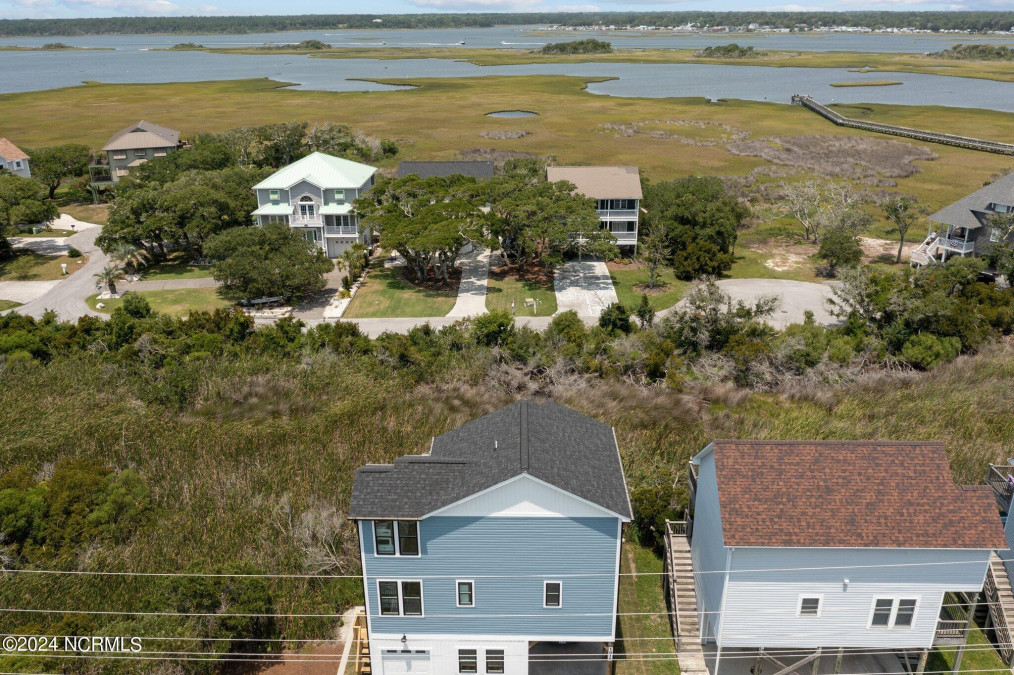 1015 Topsail Dr Surf City, NC 28445