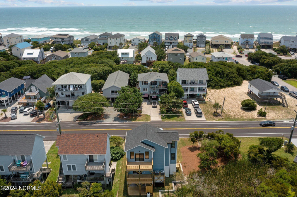 1015 Topsail Dr Surf City, NC 28445