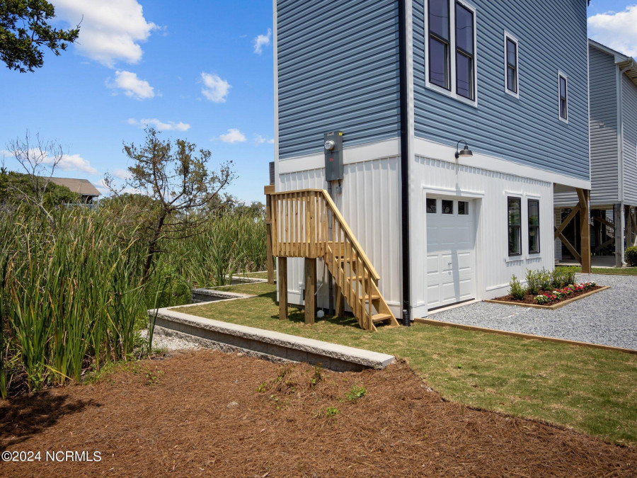 1015 Topsail Dr Surf City, NC 28445