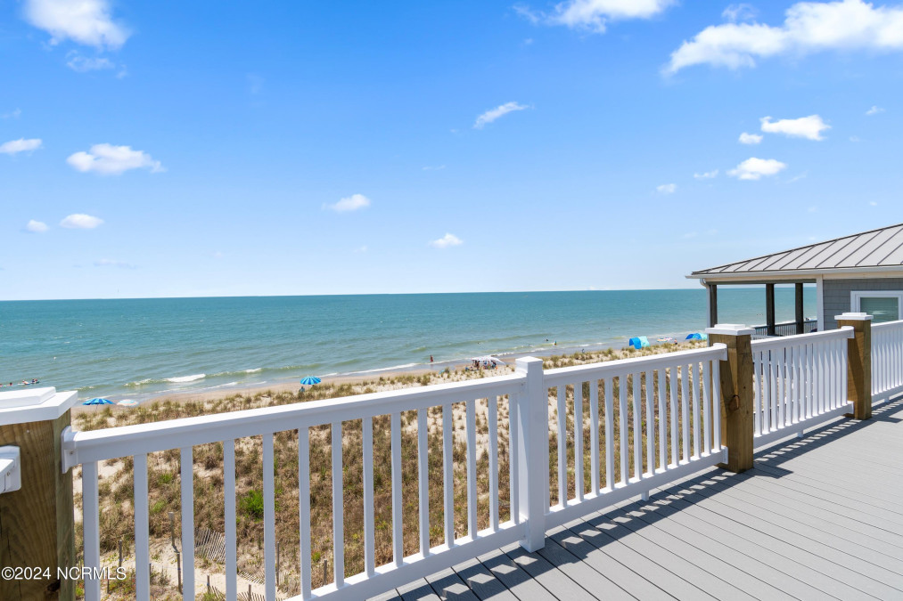 2913 Beach Dr Oak Island, NC 28465