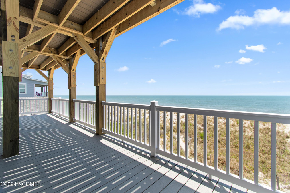 2913 Beach Dr Oak Island, NC 28465