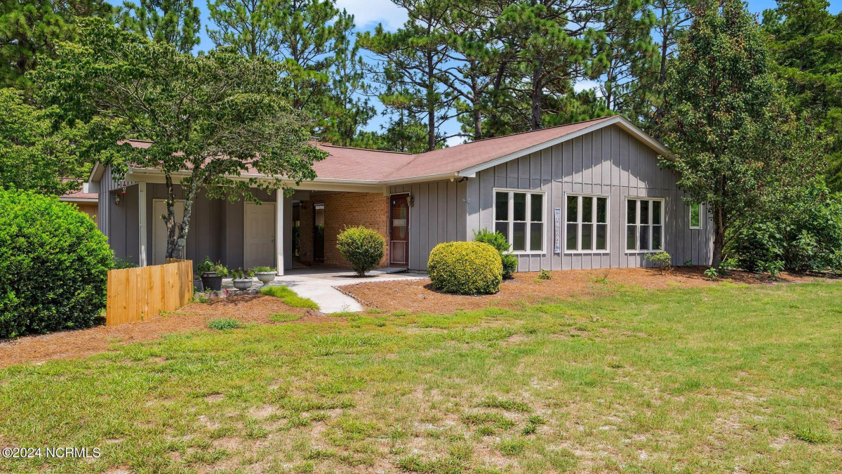 915 Satinwood Ct Southern Pines, NC 28387