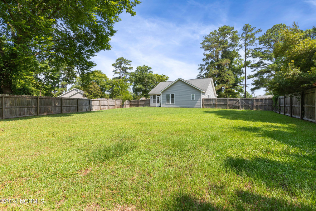 312 Old 30 Rd Jacksonville, NC 28546