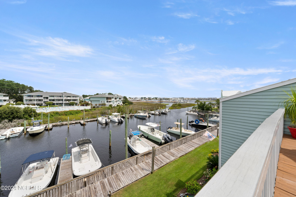 202 Lewis Dr Carolina Beach, NC 28428