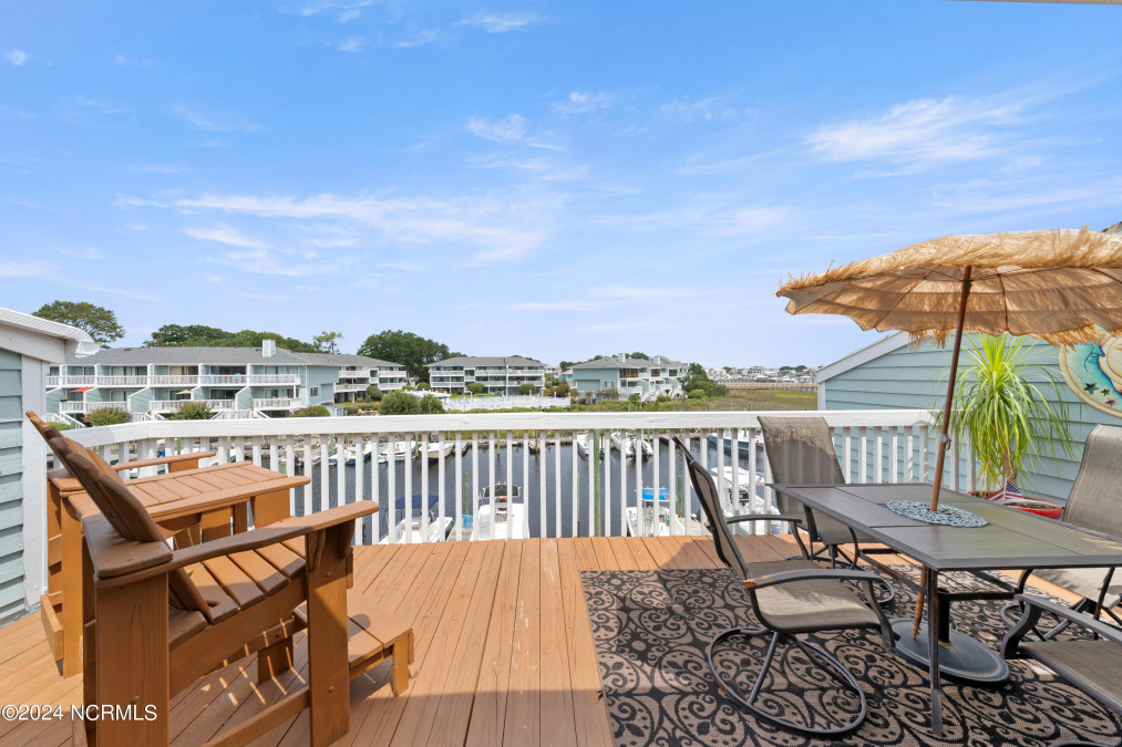 202 Lewis Dr Carolina Beach, NC 28428