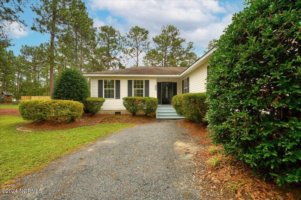 927 Magnolia Dr Aberdeen, NC 28315