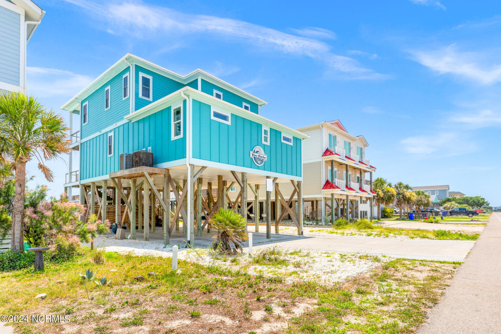 5403 Beach Dr Oak Island, NC 28465