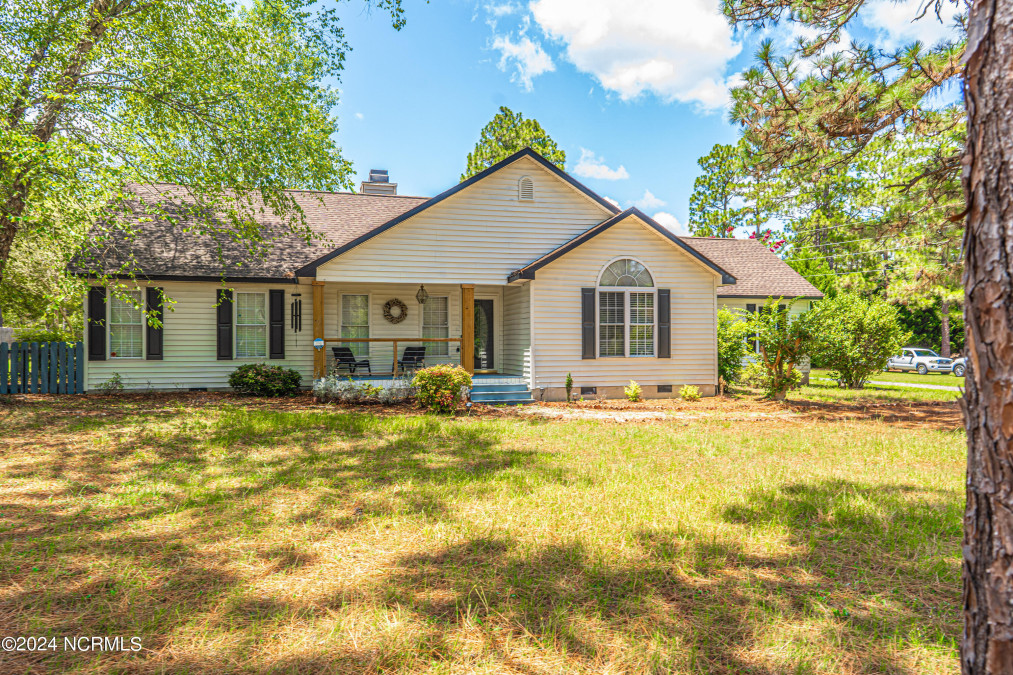 103 Scaleybark Ct West End, NC 27376