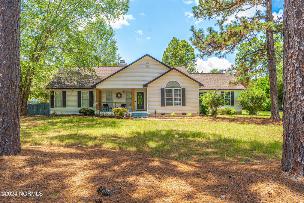 103 Scaleybark Ct West End, NC 27376