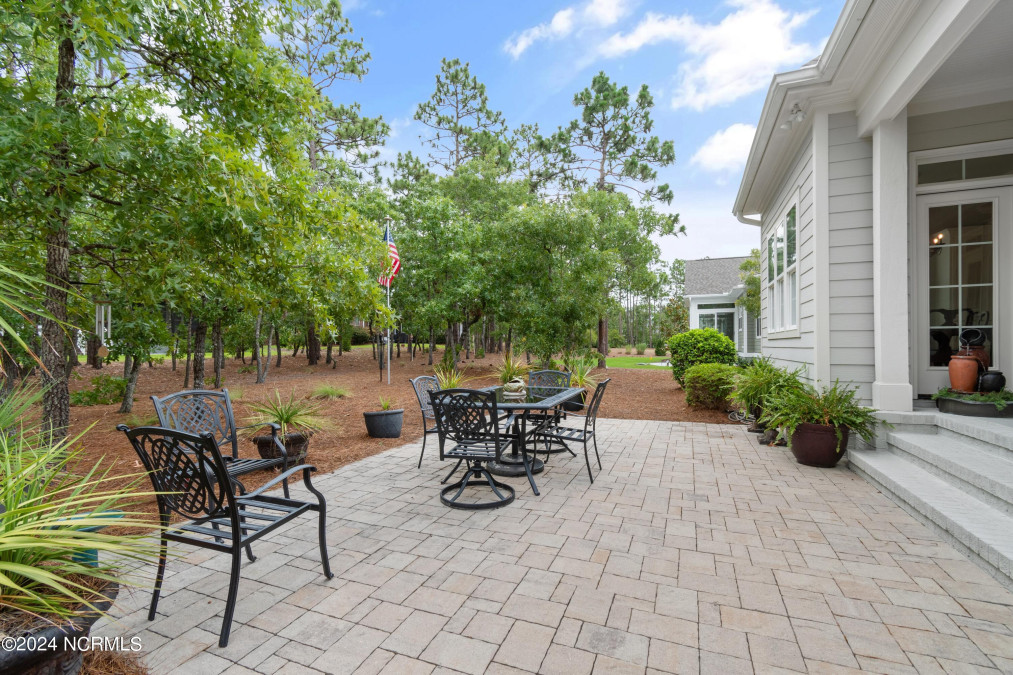 2719 Shady Pine Cir Southport, NC 28461