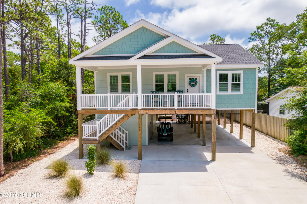 160 6th St Oak Island, NC 28465