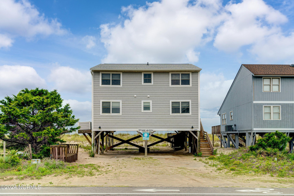 309 Beach Dr Oak Island, NC 28465