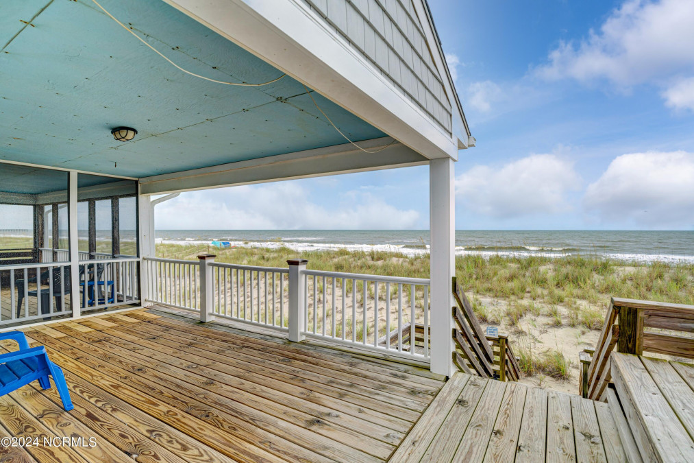 309 Beach Dr Oak Island, NC 28465