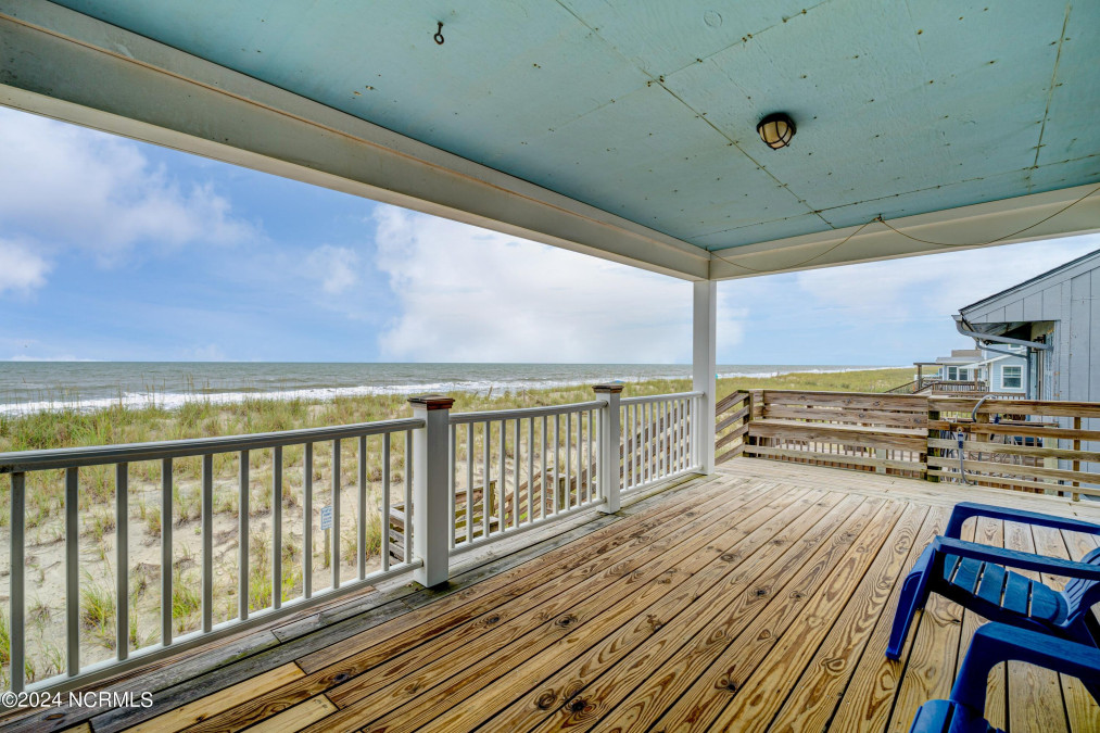 309 Beach Dr Oak Island, NC 28465