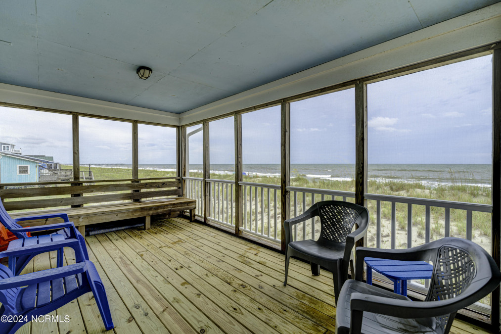 309 Beach Dr Oak Island, NC 28465