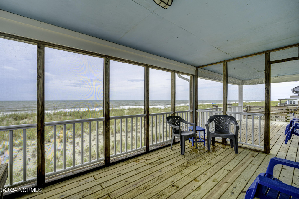 309 Beach Dr Oak Island, NC 28465